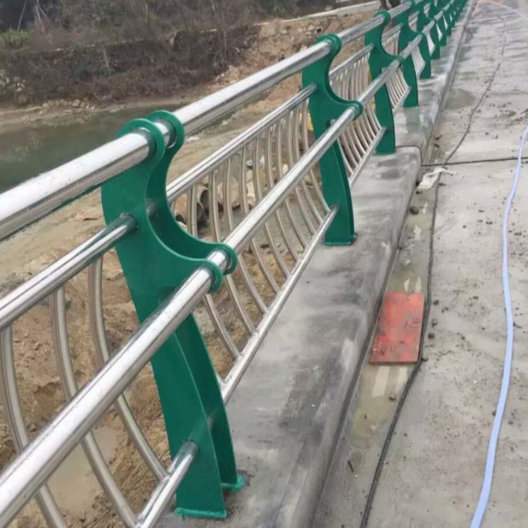 不銹鋼復(fù)合管護(hù)欄