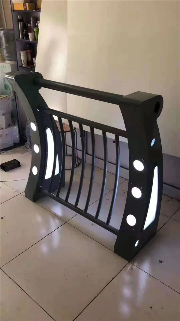 燈光護(hù)欄